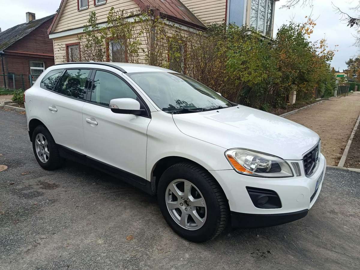 Volvo XC60 2010 — photo 8
