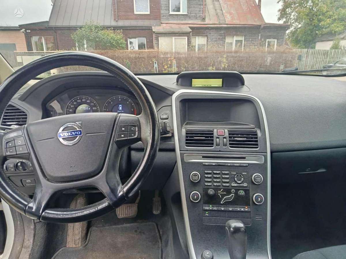 Volvo XC60 2010 — photo 9