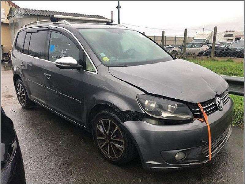 Volkswagen Touran 2011 — rear view