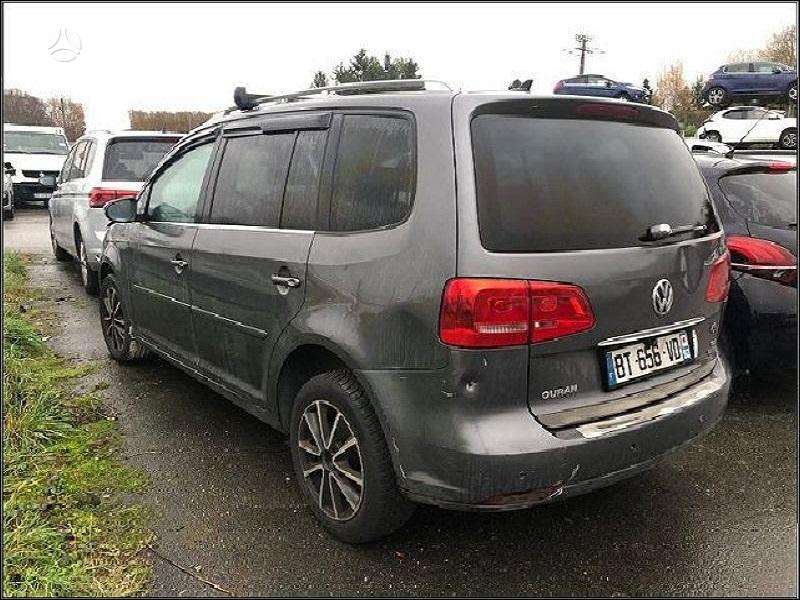 Volkswagen Touran 2011 — interior
