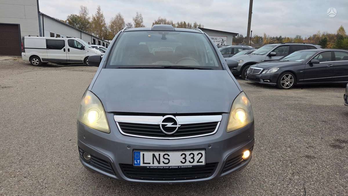 Opel Zafira 2007 — interior