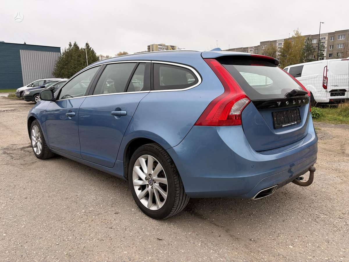 Volvo V60 2014 — rear view