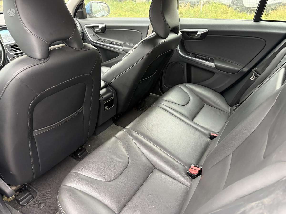 Volvo V60 2014 — photo 7