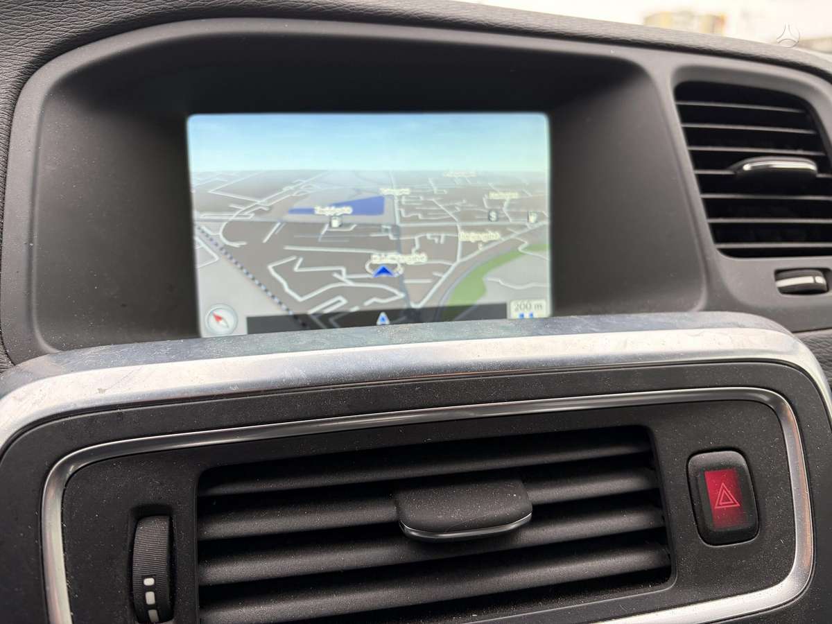 Volvo V60 2014 — photo 9