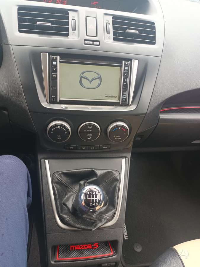 Mazda 5 2011 — photo 12