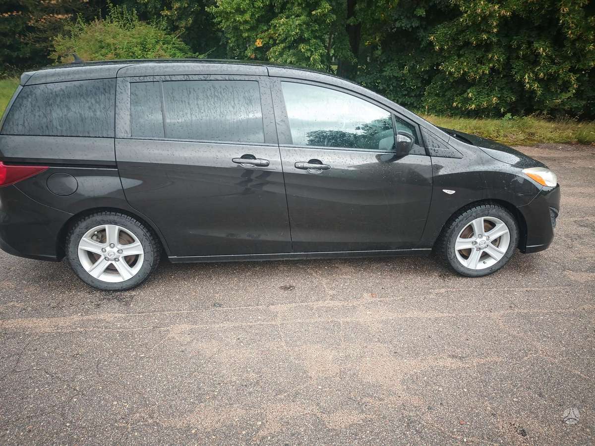 Mazda 5 2011 — interior