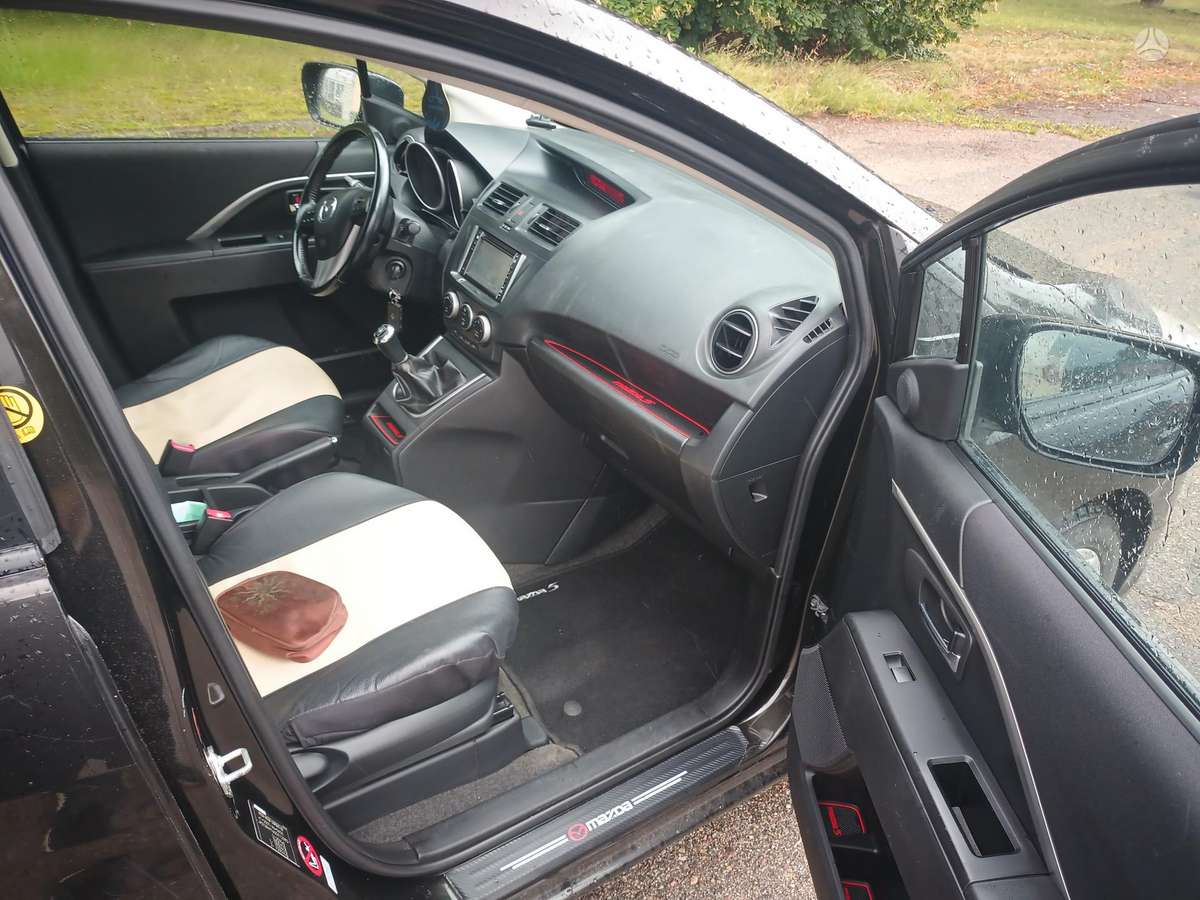 Mazda 5 2011 — photo 8