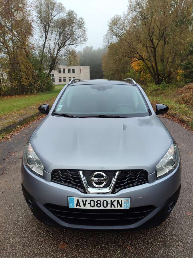 Nissan Qashqai 2010 — салон
