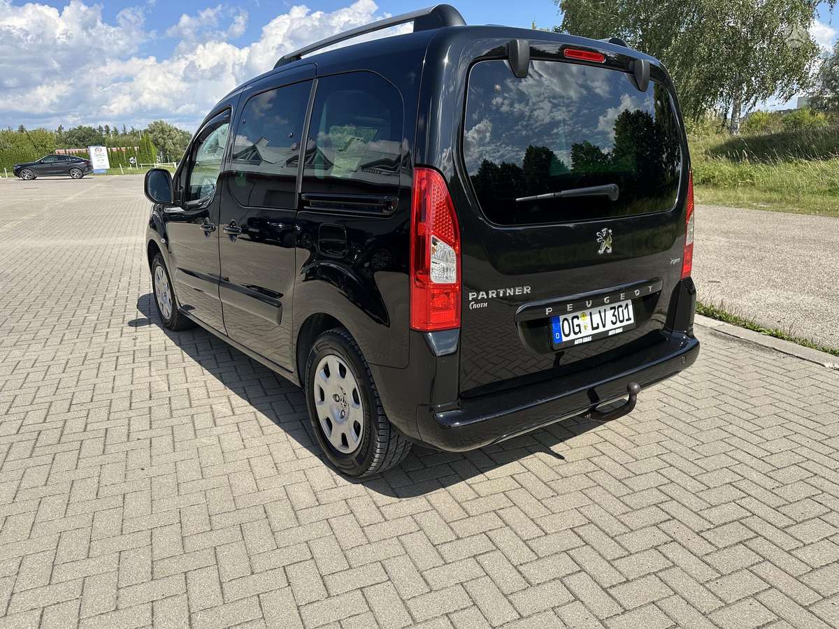 Peugeot Partner 2011 — салон