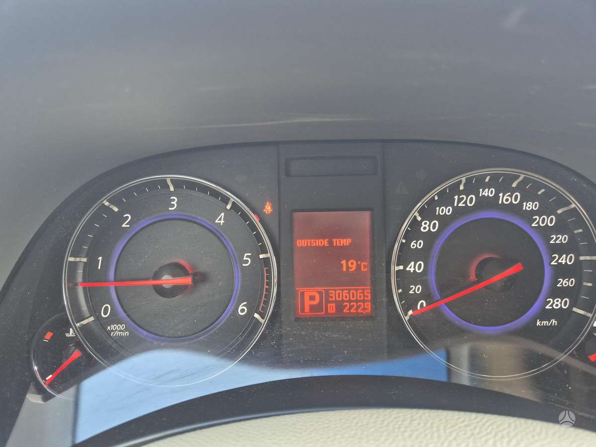 Infiniti FX30 2010 — photo 6