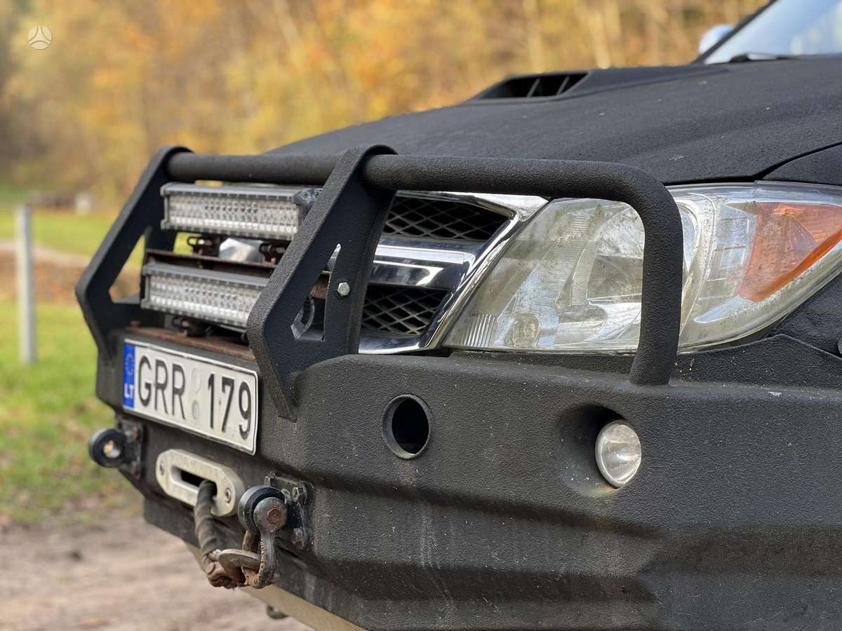 Toyota Hilux 2008 — салон