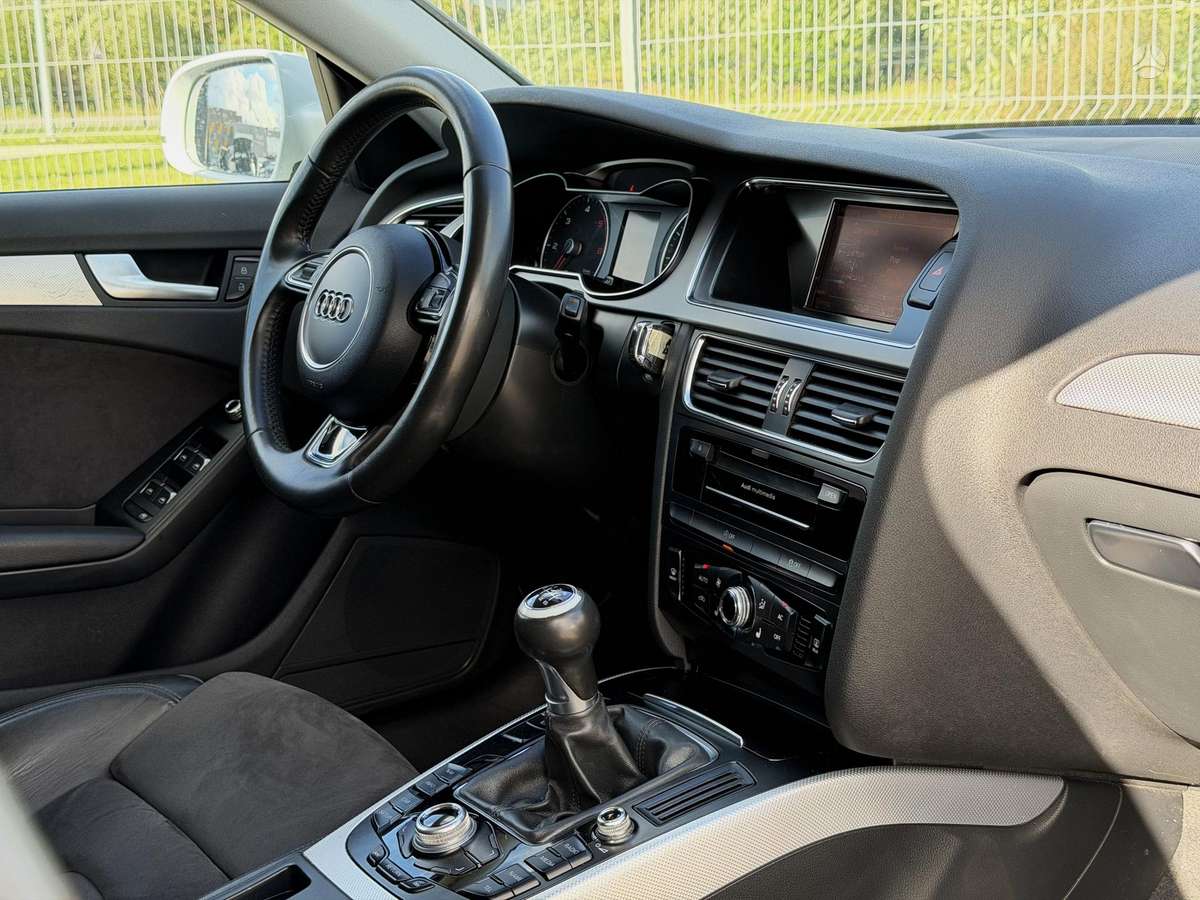 Audi A4 2012 — photo 15