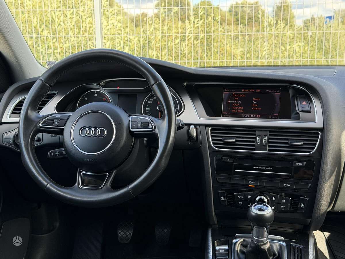 Audi A4 2012 — photo 17