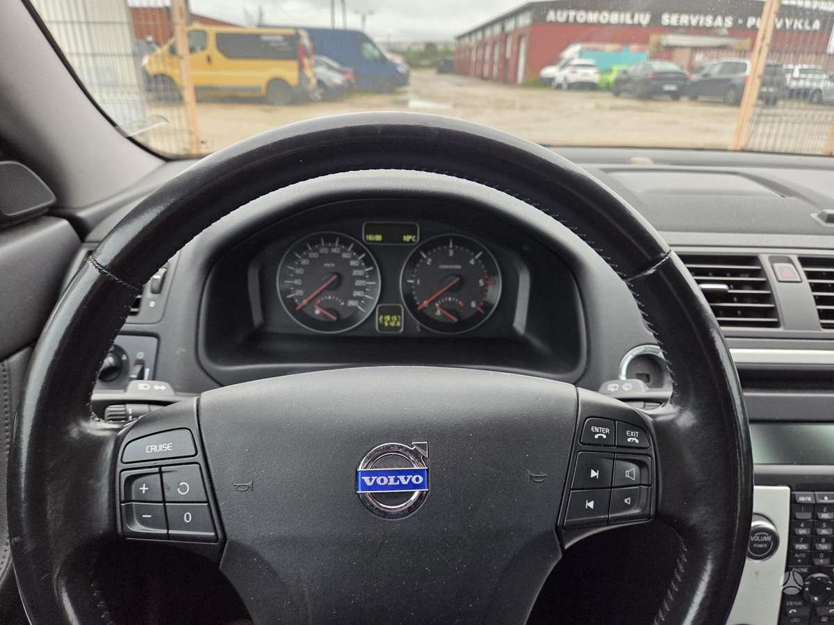 Volvo V50 2012 — photo 11