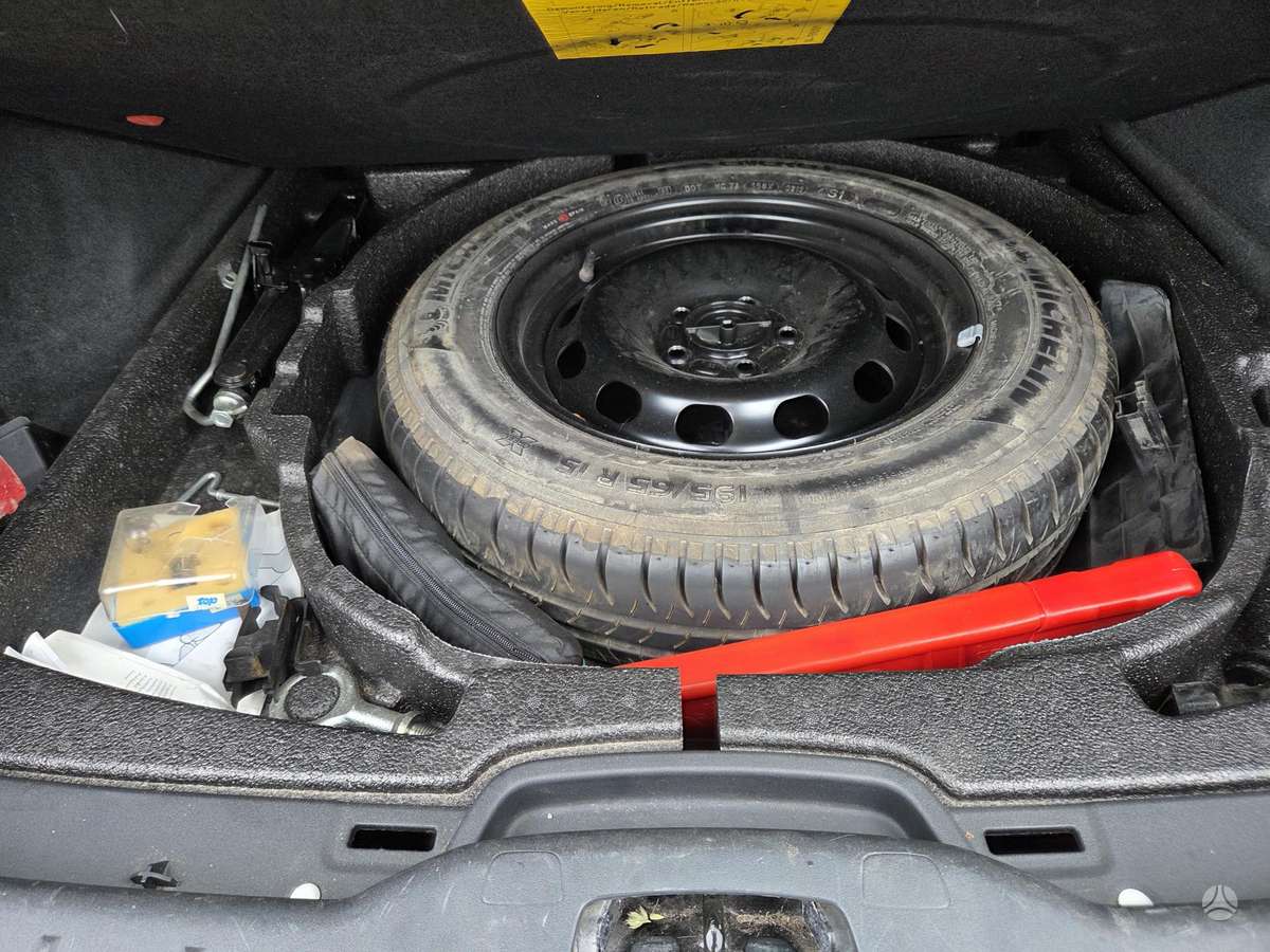 Volvo V50 2012 — photo 19