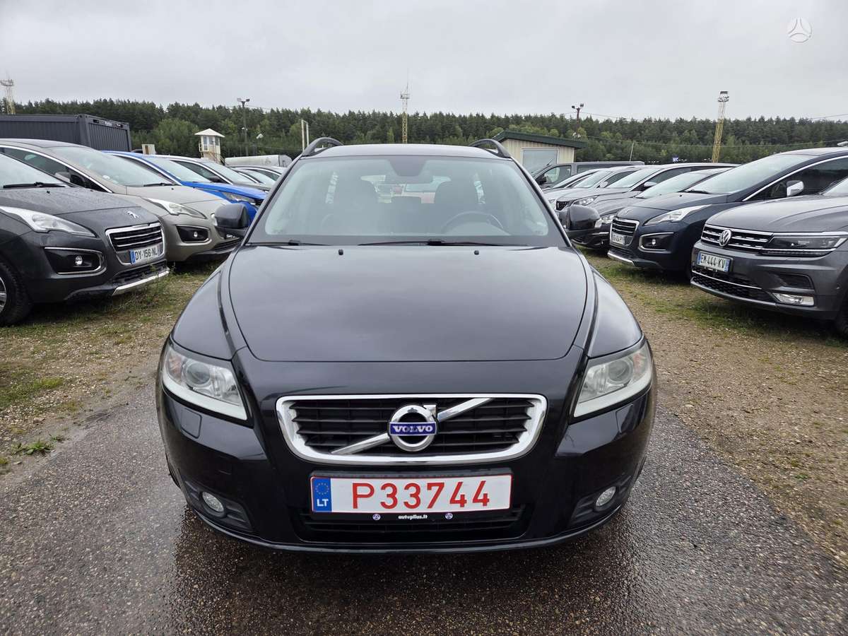 Volvo V50 2012 — rear view