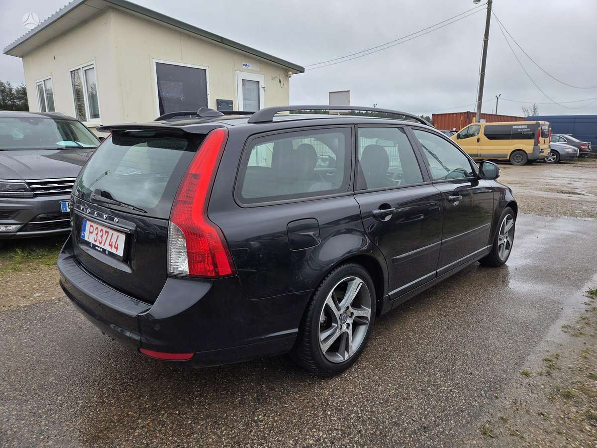Volvo V50 2012 — engine 1560 cm³, 114 HP (84kW)