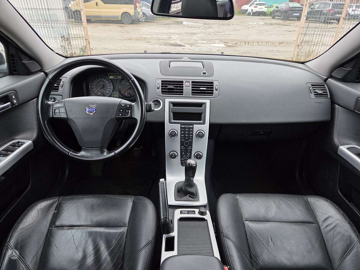 Volvo V50 2012 — photo 8