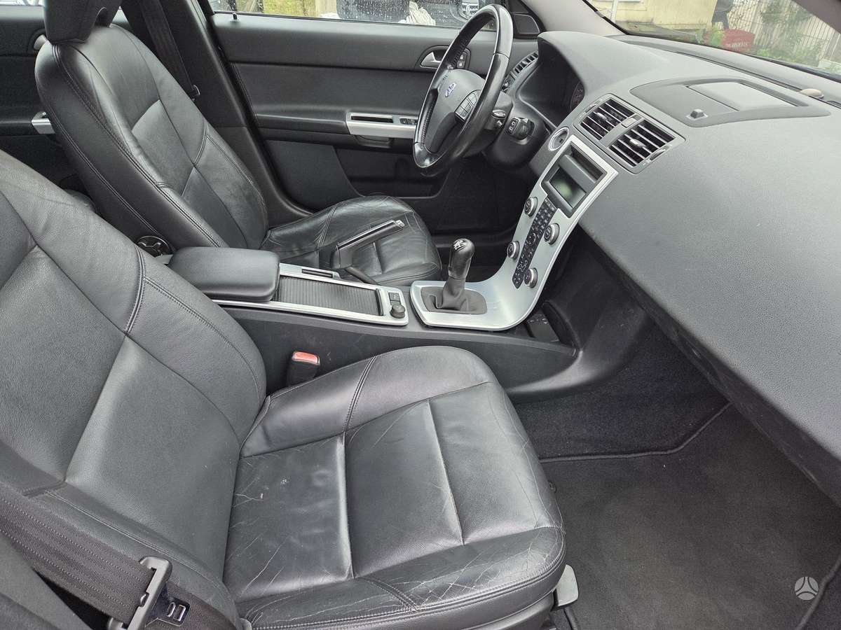 Volvo V50 2012 — photo 9