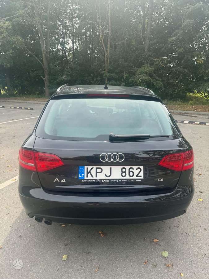 Audi A4 2011 — engine 1968 cm³, 143 HP (105kW)