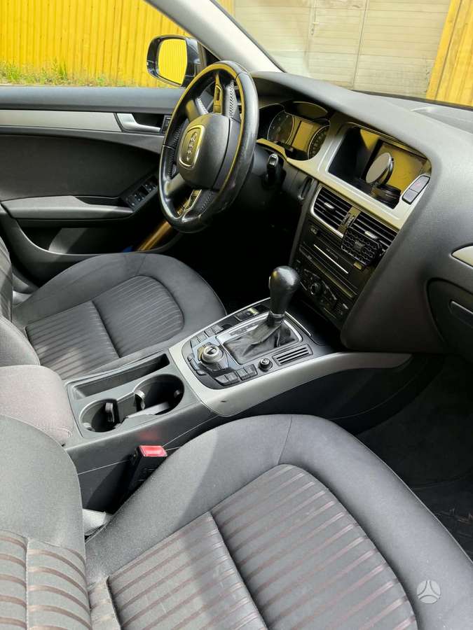 Audi A4 2011 — photo 8