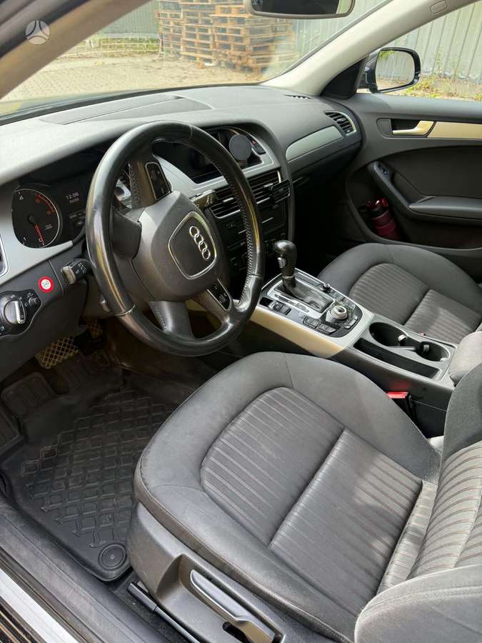 Audi A4 2011 — photo 9