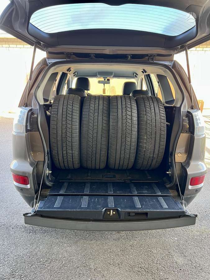 Mitsubishi Outlander 2010 — photo 12