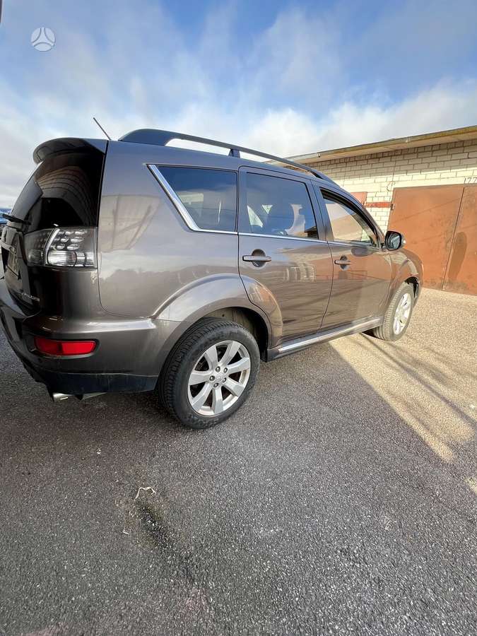 Mitsubishi Outlander 2010 — photo 5