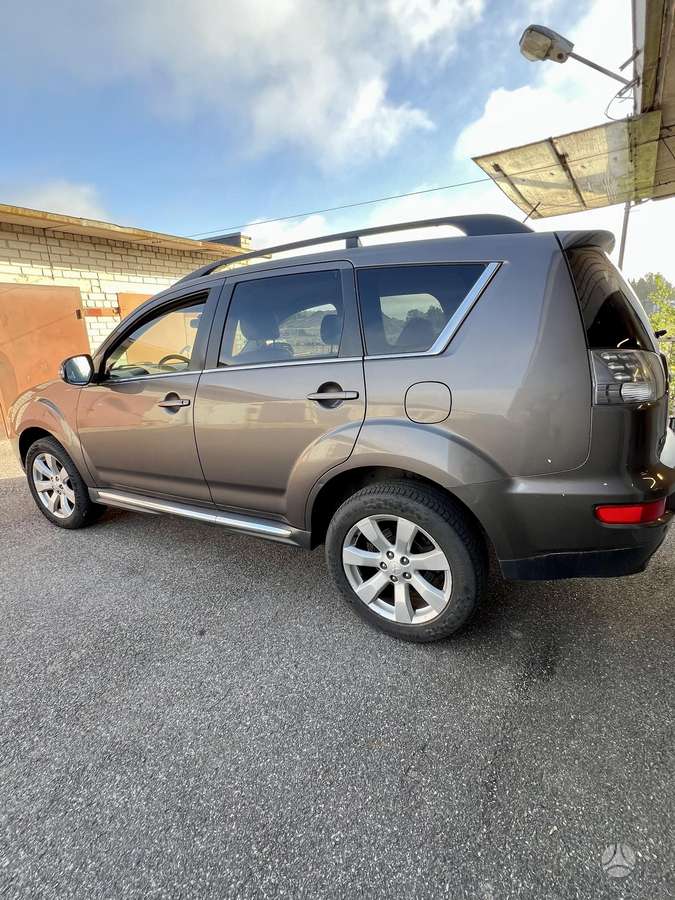 Mitsubishi Outlander 2010 — photo 6