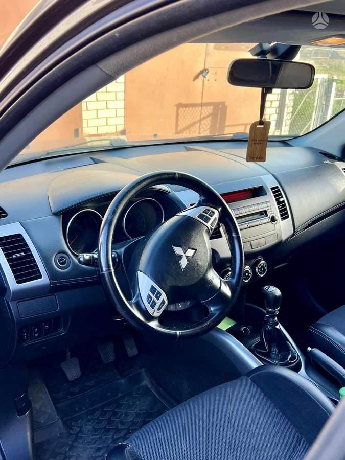 Mitsubishi Outlander 2010 — photo 8