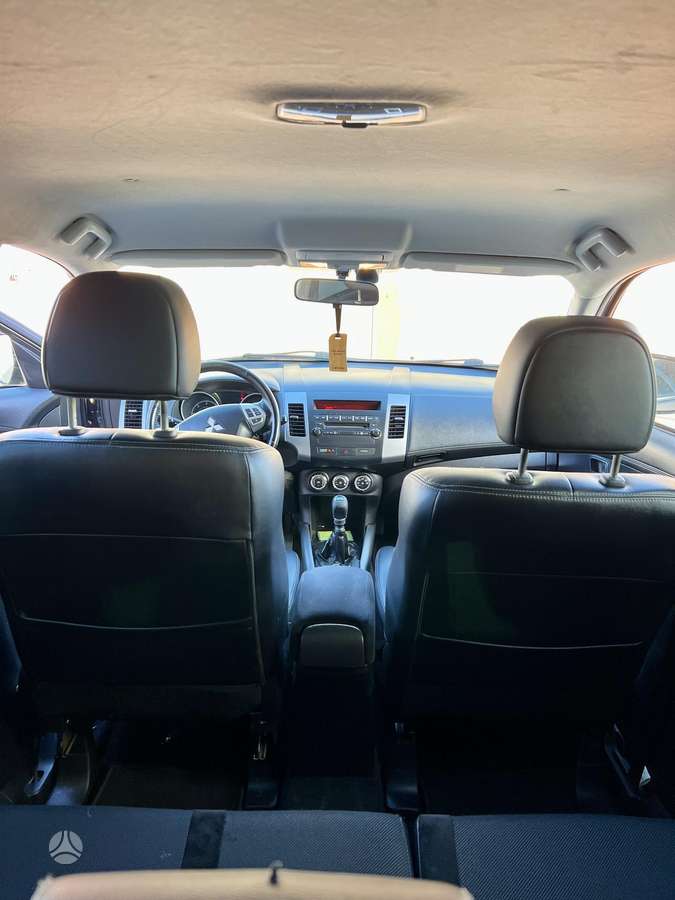 Mitsubishi Outlander 2010 — photo 9