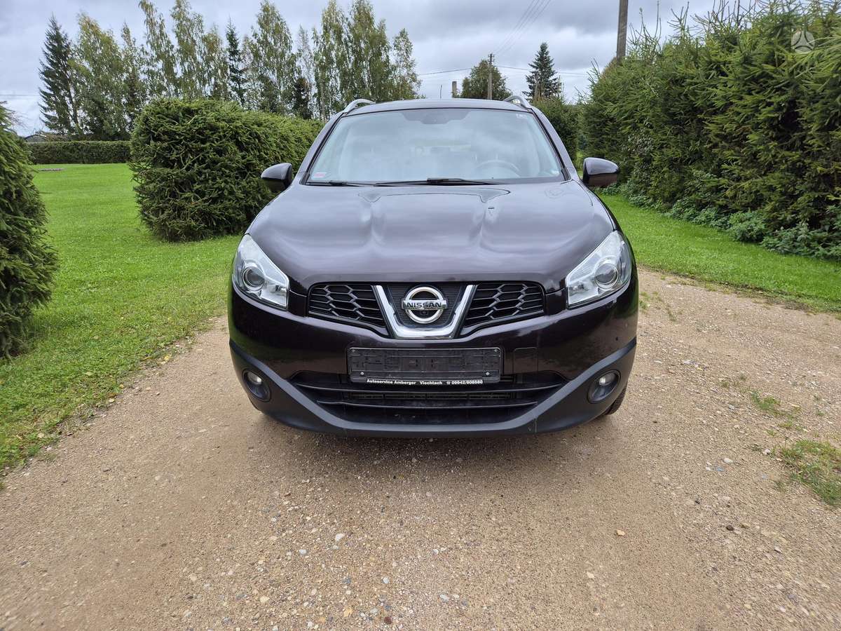 Nissan Qashqai+2 2012 — rear view