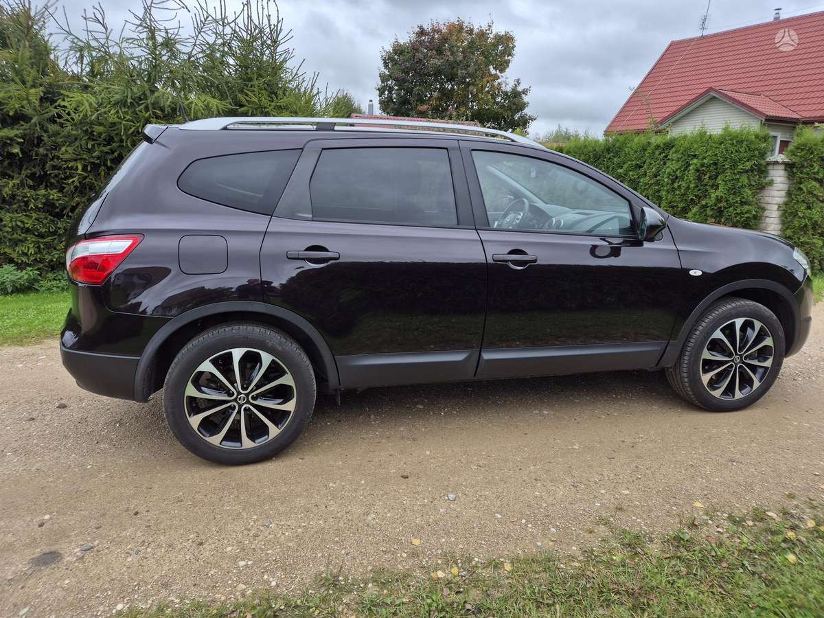 Nissan Qashqai+2 2012 — engine 1598 cm³, 131 HP (96kW)