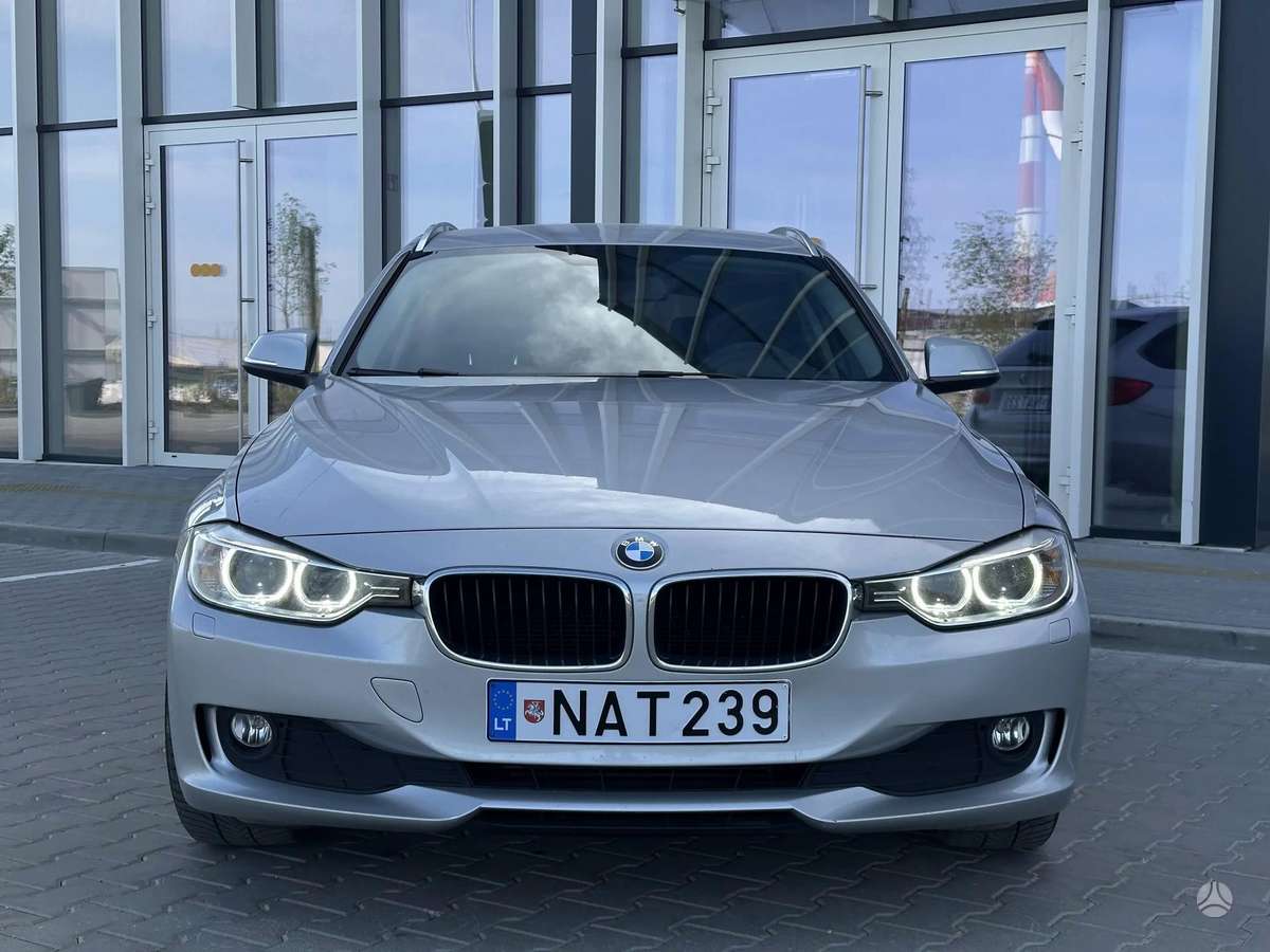 BMW 320 2012 — вигляд ззаду