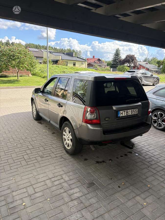 Land Rover 2008 — rear view