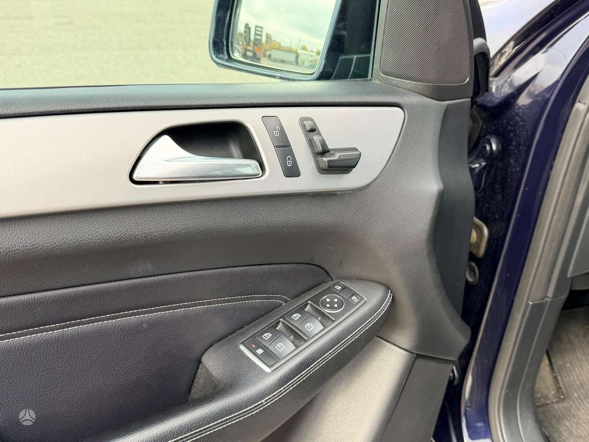 Mercedes-Benz ML250 2012 — photo 11