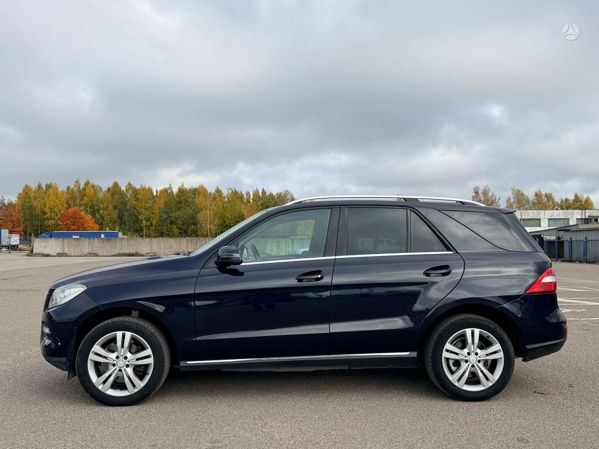 Mercedes-Benz ML250 2012 — rear view