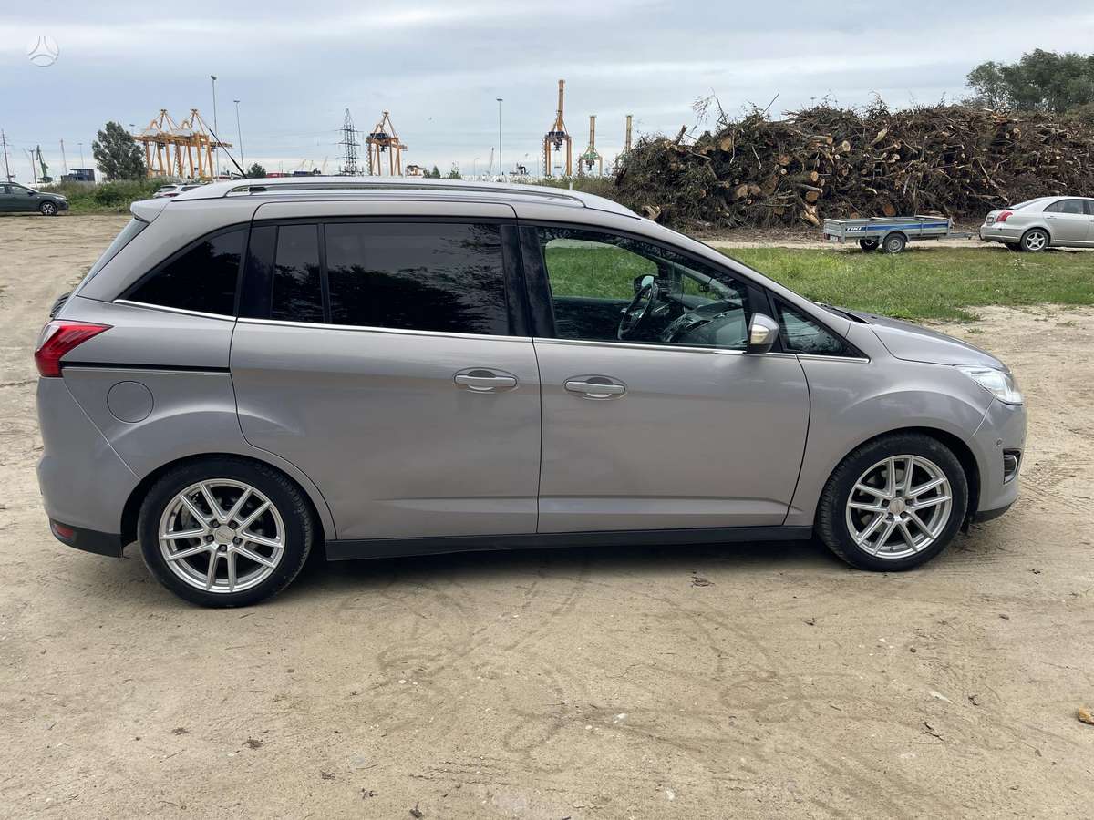 Ford Grand 2011 — photo 12