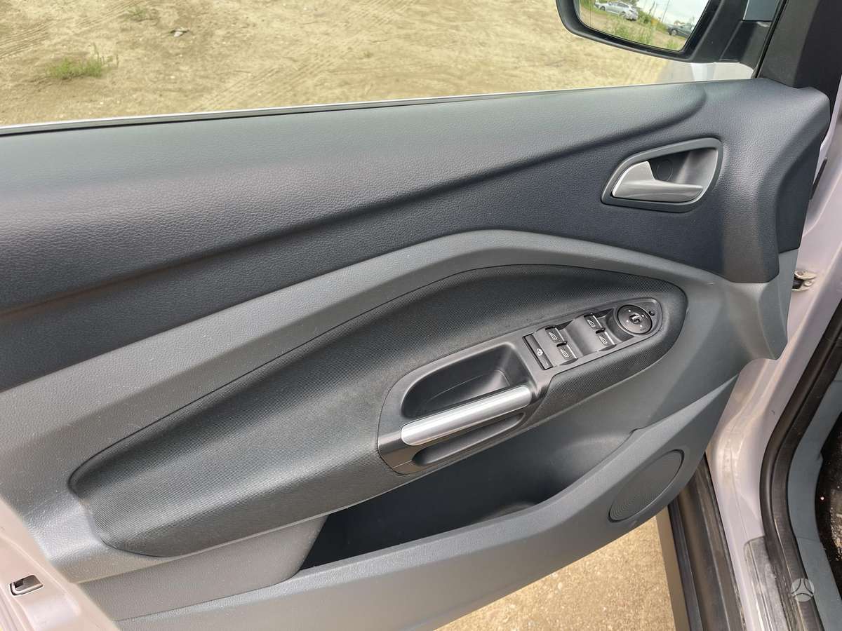 Ford Grand 2011 — photo 17