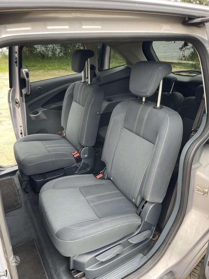 Ford Grand 2011 — photo 22