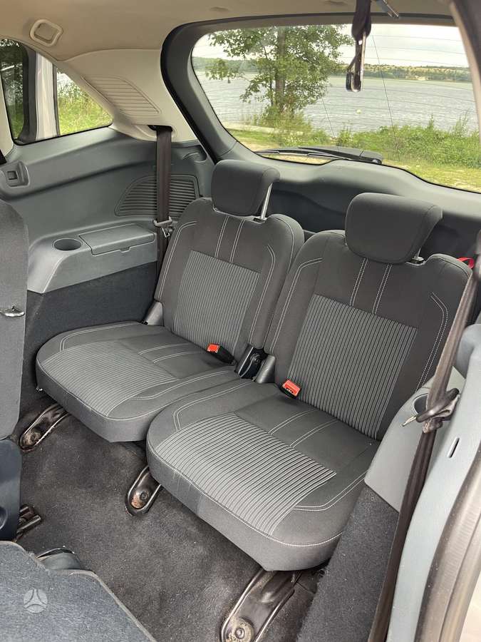Ford Grand 2011 — photo 23