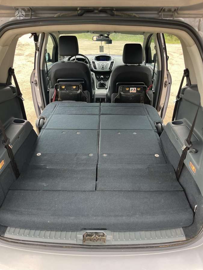 Ford Grand 2011 — photo 26