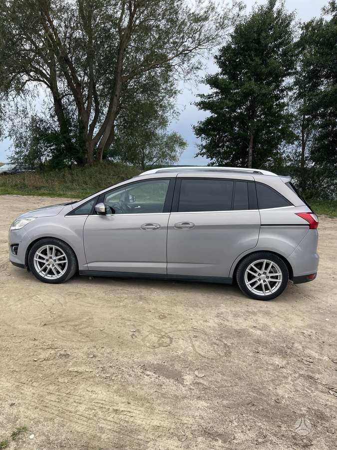 Ford Grand 2011 — photo 8