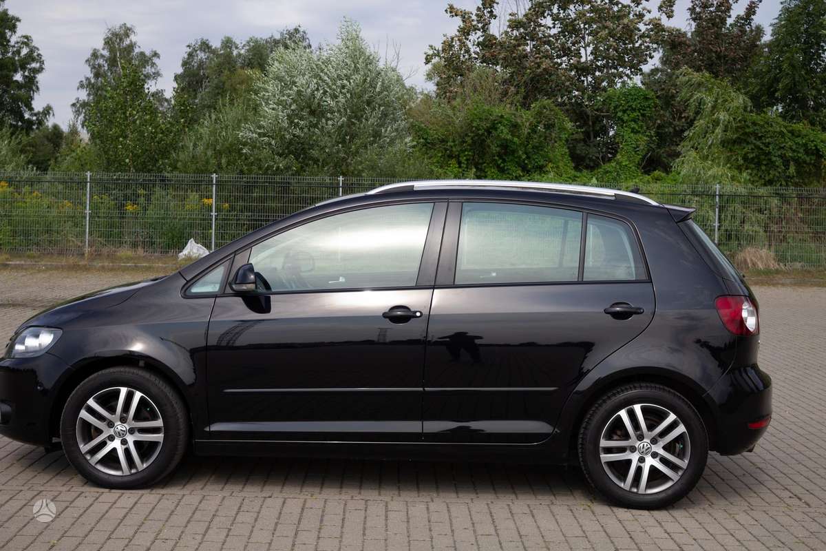 Volkswagen Golf 2009 — салон