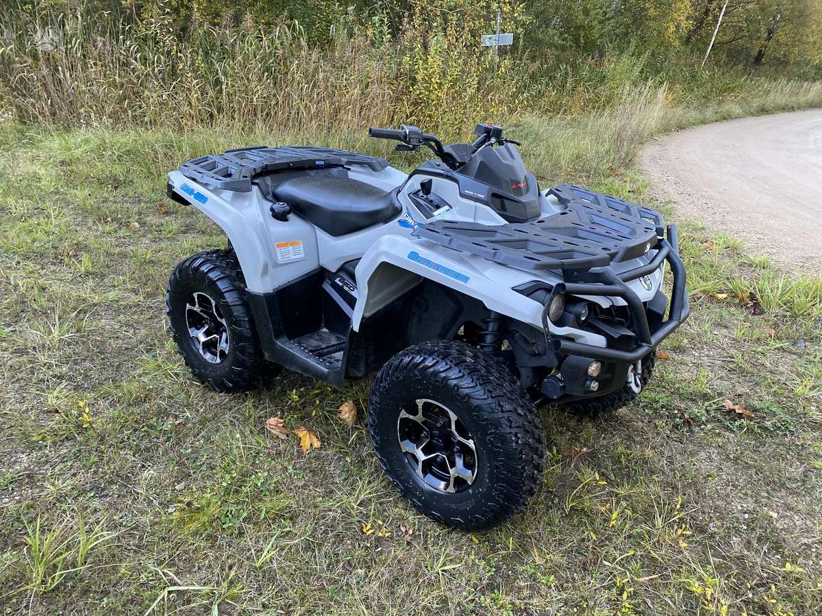 Can-Am Outlander 2015 — салон