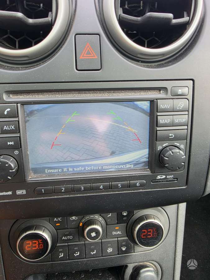 Nissan Qashqai 2011 — photo 8