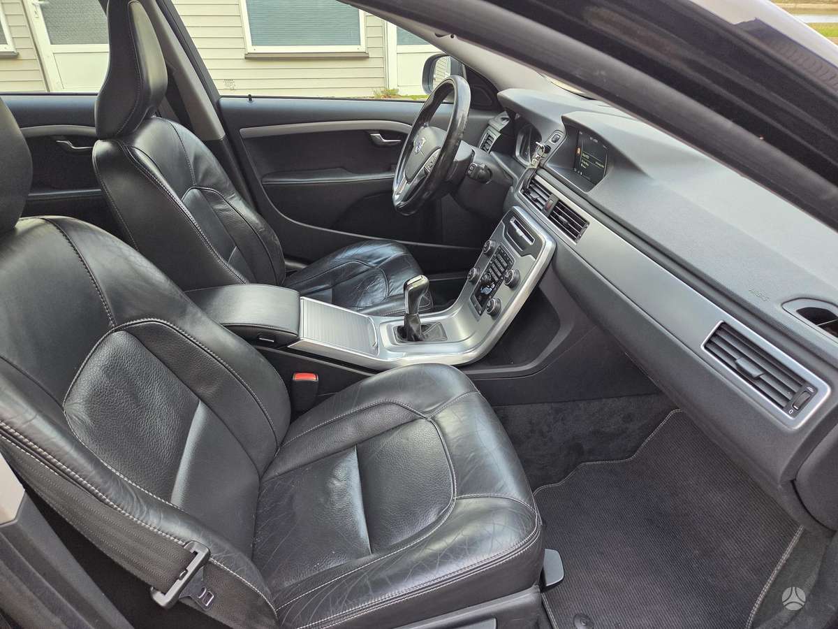 Volvo V70 2015 — photo 11