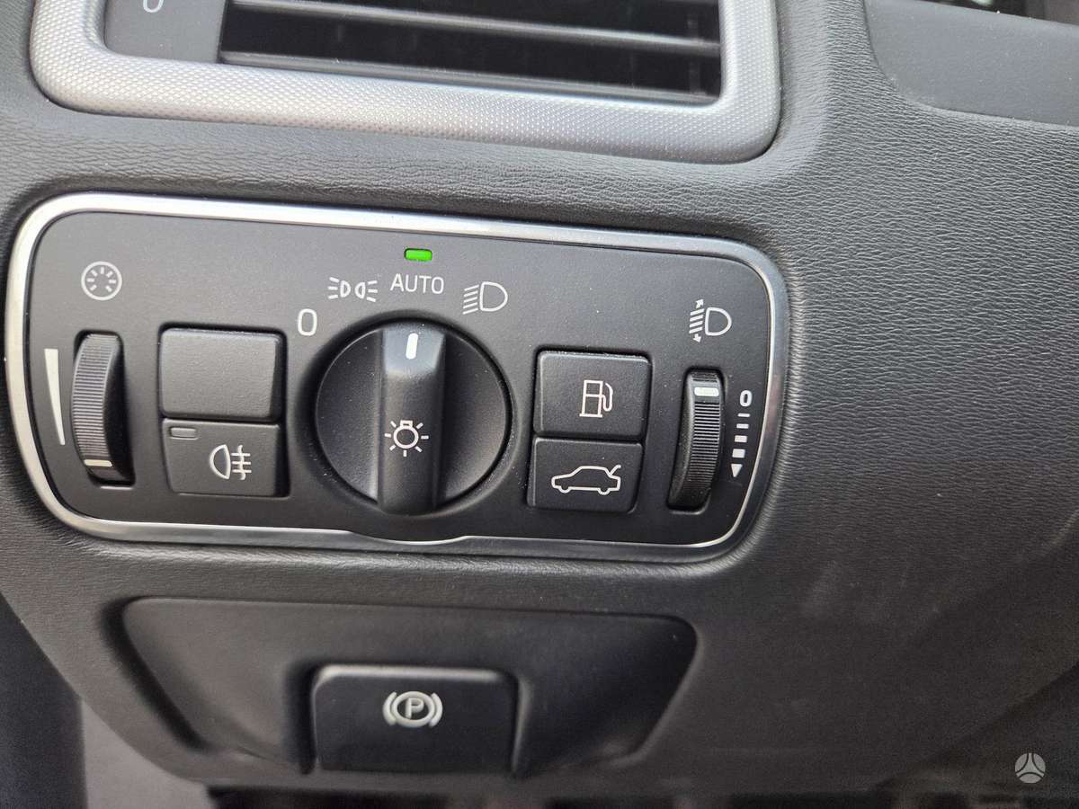Volvo V70 2015 — photo 12