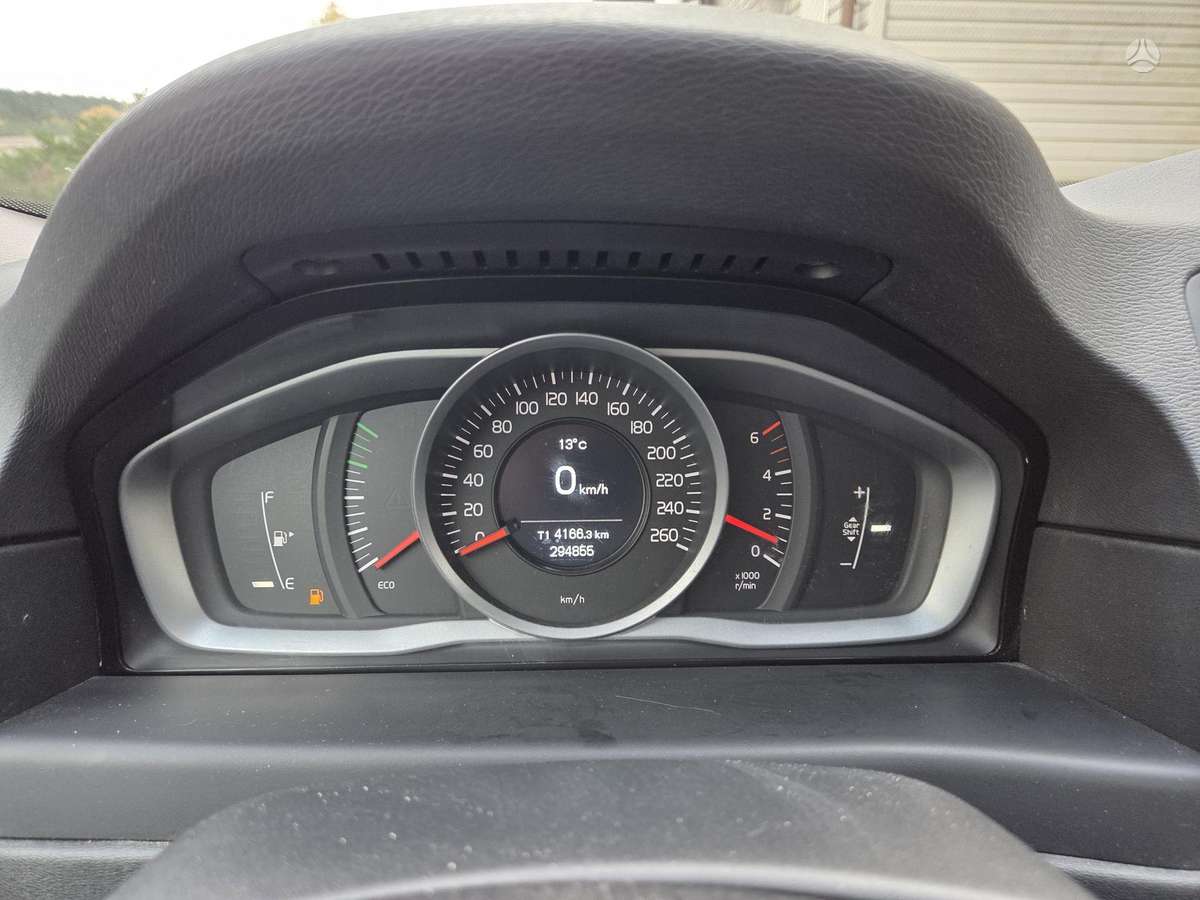 Volvo V70 2015 — photo 13