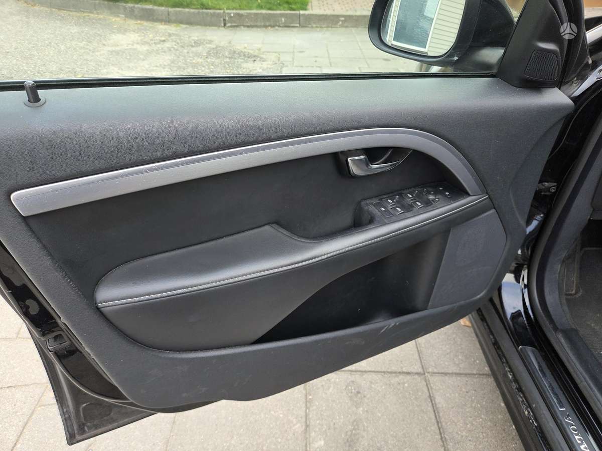 Volvo V70 2015 — photo 16